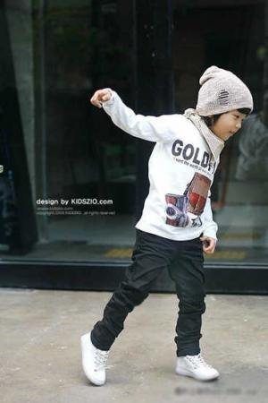 �ܳ���С˧����Ů