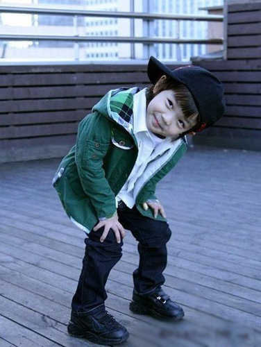 �ܳ���С˧����Ů