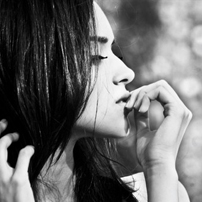 �˸кڰ�Ů��