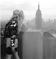 �˸кڰ�Ů��