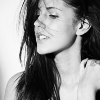 �ڰ��˸��Ƿ���Ů