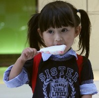 ���۾��ɰ�СŮ��