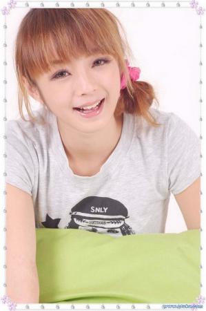 �ɰ����۾���Ů