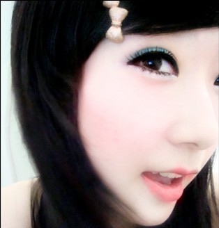 �ɰ����۾���Ů