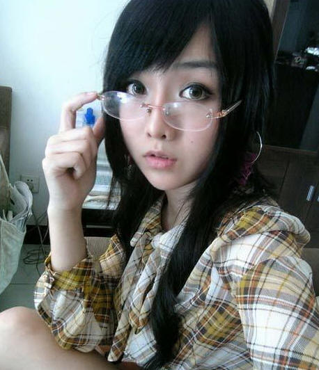 �ɰ����۾���Ů