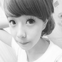 �ڰ׾���Ů��