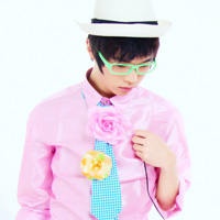 QQ����ͷ������һ��һŮ���Ҹ������Ǵ�������װһ��һ��