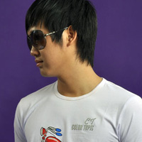 QQ����ͷ������һ��һŮ���Ҹ������Ǵ�������װһ��һ��