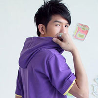 QQ����ͷ������һ��һŮ���Ҹ������Ǵ�������װһ��һ��