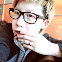 �ɰ��Ķ�������QQͷ�����Ǵ󲽵����Ҹ�����