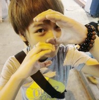 �ɰ��Ķ�������QQͷ�����Ǵ󲽵����Ҹ�����