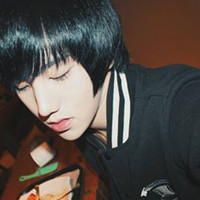 �ɰ��Ķ�������QQͷ�����Ǵ󲽵����Ҹ�����