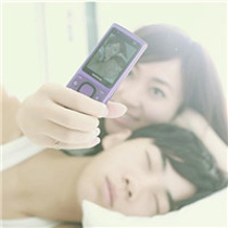 ����������ס�Ҹ���˲�䣬�����������һ��һŮ