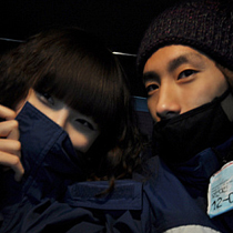 ����ͷ��һ������Ů��ӵ������