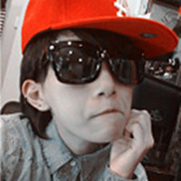 ��ק��ī������ͷ�񣬺�ɫ���۾����Ե������Ϭ��