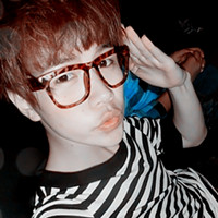 ��ק��ī������ͷ�񣬺�ɫ���۾����Ե������Ϭ��