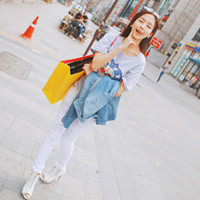 �������崿��Ůͷ���ں�ɫ�����Ե���������ô������