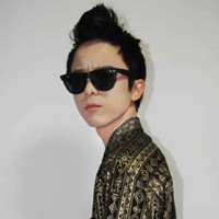 ˧���������к�QQͷ��һ˫���ĵĴ��۾�һգһգ��ɰ�