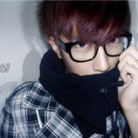 �����˸�ŷ������ͷ�񣬻�ɫ�������˲������˵�����