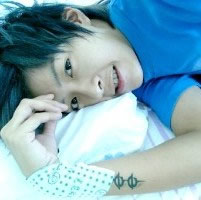 �����˸�ŷ������ͷ�񣬻�ɫ�������˲������˵�����