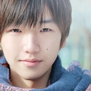 �����˸�ŷ������ͷ�񣬻�ɫ�������˲������˵�����