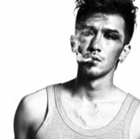 ŷ���ڰ��Ƿϳ��̵�����ͷ�񣬵��Ի�������������Ի��Լ�