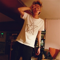 ������Ψ������ͷ�����������͸¶һ˿���������