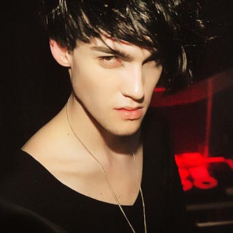 ŷ���Ƿ��˸�����ͷ�񣬷��������̴�ī������Ȧһ���ֿ�