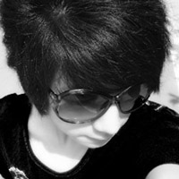 �����˸�����ͷ�񣬿�������һ��Īչ������ĺ�����