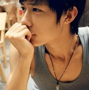 �����˸�����ͷ�񣬿�������һ��Īչ������ĺ�����