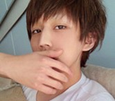 �����˸�����ͷ�񣬿�������һ��Īչ������ĺ�����