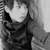 �����˸�����ͷ�񣬿�������һ��Īչ������ĺ�����