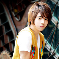 ���԰ڵ�˧������ͷ�񣬵���������ϲ��������ǰ����Զ�Ǹ߰���