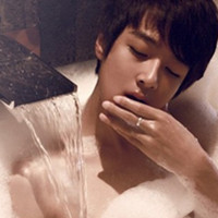 �˲����˸�����ͷ�񣬺ڰ׹¶�����������