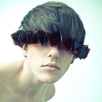 �˲����˸�����ͷ�񣬺ڰ׹¶�����������