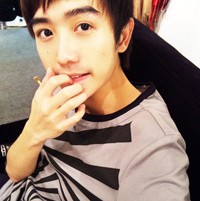 ��������˸�����ĬĬ�ȴ���2011qqʱ�г���ͷ��