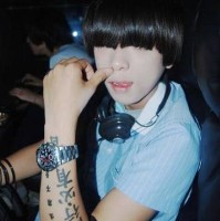 ��������˸�����ĬĬ�ȴ���2011qqʱ�г���ͷ��