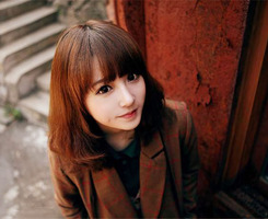 12�������е�qqŮ��ͷ��,ȴ��δ����̤���������