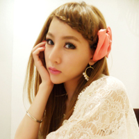 �⾳Ů��Ψ��ͷ�������µ������񻨶�һ��