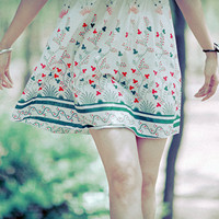 Ψ��ŷ��Ů��ͷ����ɫ�Ĳݵ��黨ȹ�������˼��ɾ�