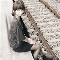 ������Ů���˸�ͷ��һ�������������Ե�����ô�Ĺ¶�