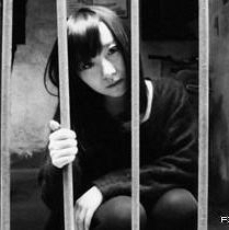 ������Ů���˸�ͷ��һ�������������Ե�����ô�Ĺ¶�