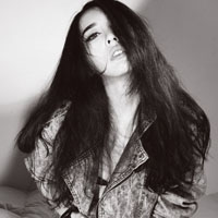 ������Ů���˸�ͷ��һ�������������Ե�����ô�Ĺ¶�