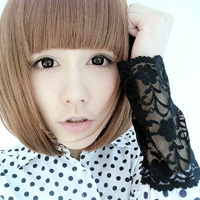 ���ɰ�Ψ��Ů��ͷ������һ��紵������һ˿��ů