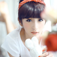 ���ɰ�Ψ��Ů��ͷ������һ��紵������һ˿��ů