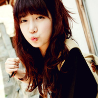 ���ɰ�Ψ��Ů��ͷ������һ��紵������һ˿��ů