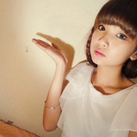 ���˿ɰ���QQŮ��ͷ�����������ں�����һ������