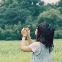 ����Ц�ݵĿɰ�Ů��ͷ�񣬽���ѧ���ü򵥵������������Լ���