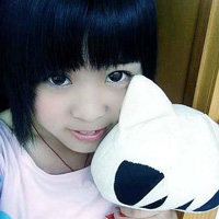 �ɰ����۾�Ů��ͷ���ںڵ�ͷ������һ��������