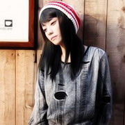 �ɰ����۾�Ů��ͷ���ںڵ�ͷ������һ��������